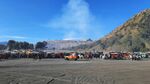 火山脚下的开阔场景