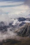 云雾缭绕的壮丽山峦