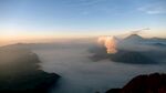 山间云海日出壮丽景观