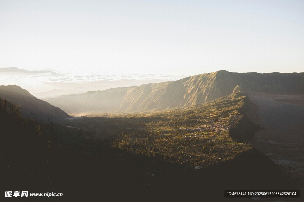 山间晨曦美景