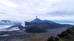 壮丽火山景观 云雾缭绕