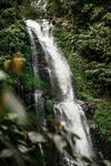 山林间的美丽瀑布景观
