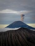 火山云海壮丽景观