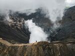 火山口壮丽景观