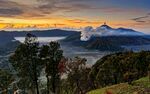 壮丽火山日出景观