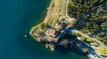 海岸边的美丽建筑景观