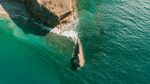 海上孤舟 碧海悬崖之景