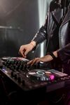 DJ现场操控混音设备
