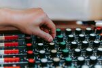 手操作音频混音控制台