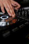DJ现场操控混音设备