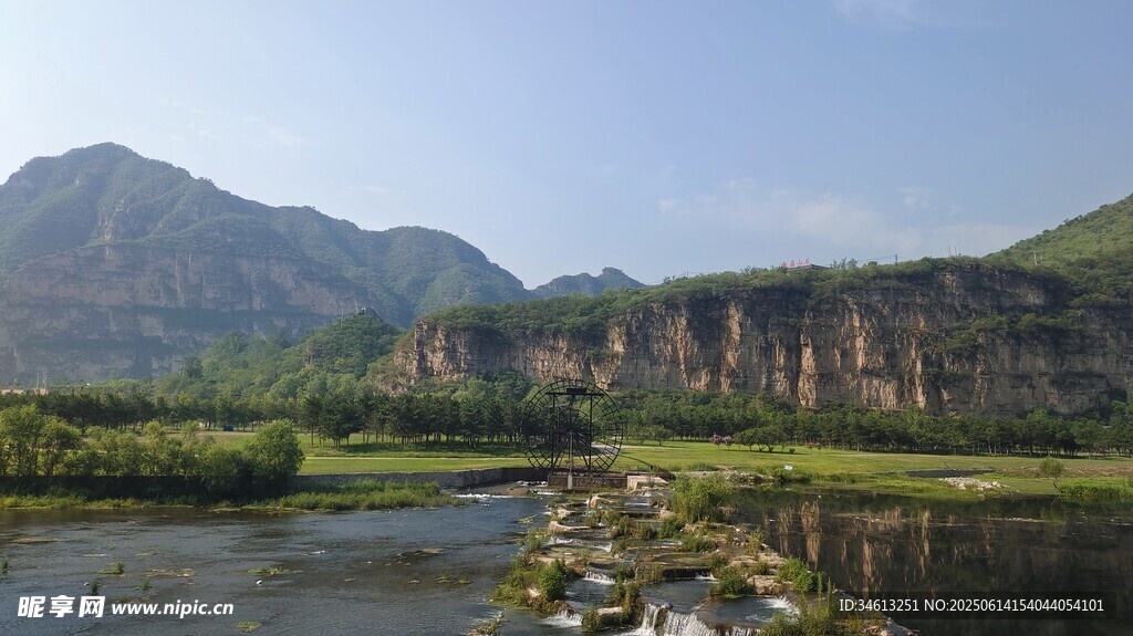 山水相依的自然美景