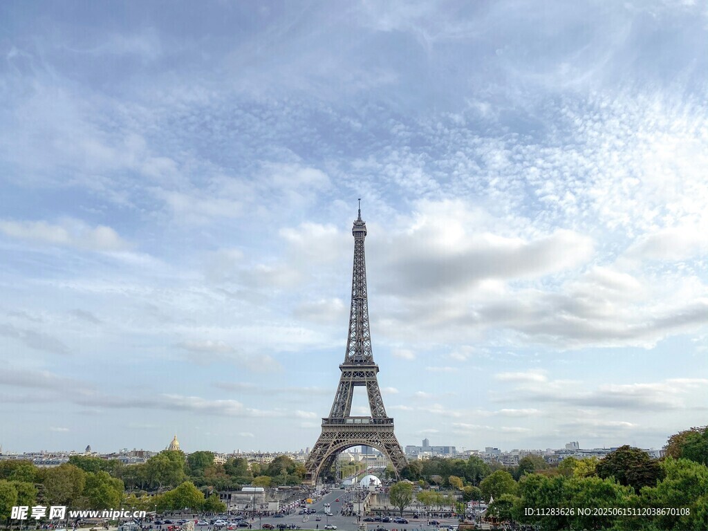 埃菲尔铁塔全景风光