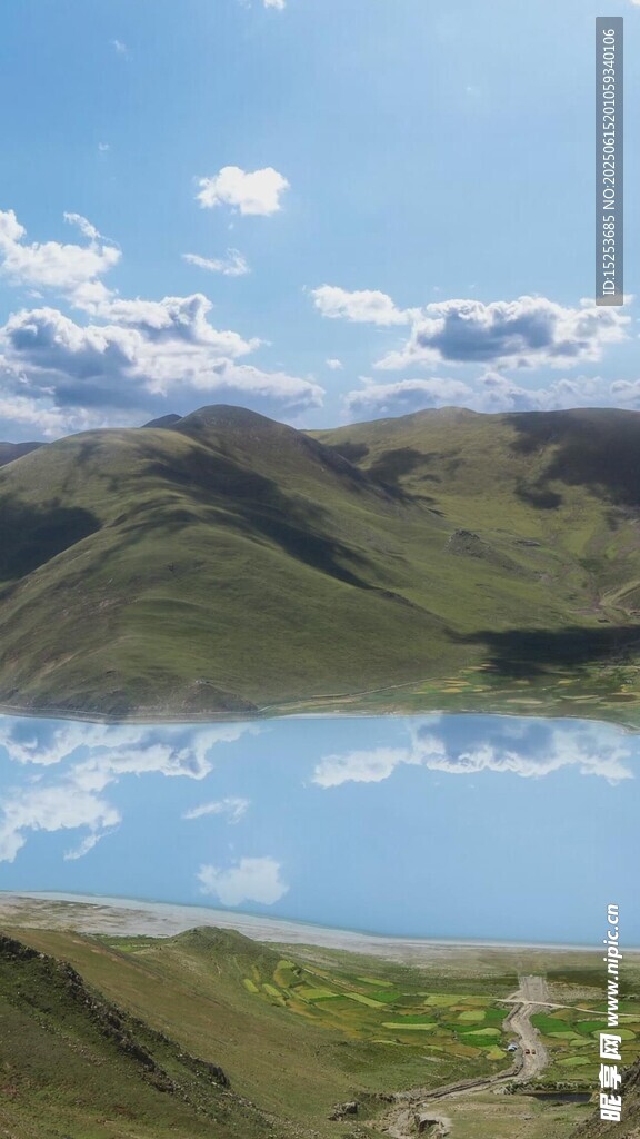 高山湖泊美景