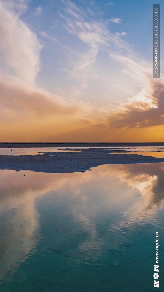 梦幻盐湖日落美景