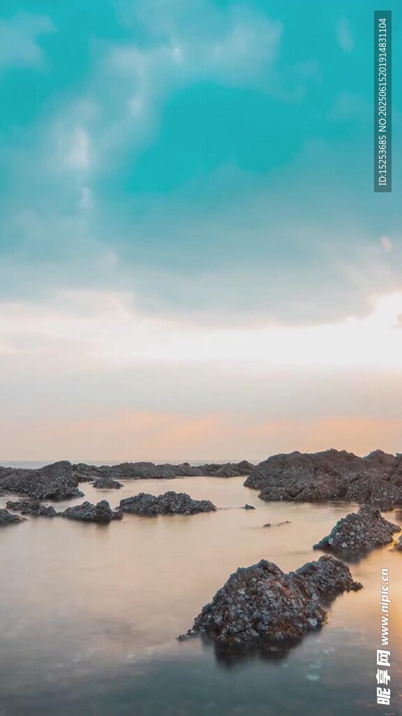 海边礁石美景