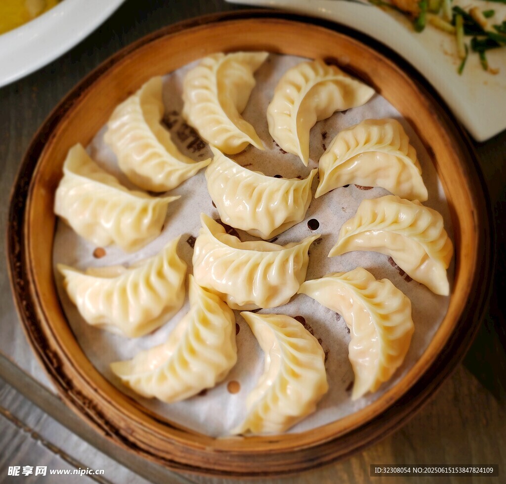 蒸笼里的美味饺子