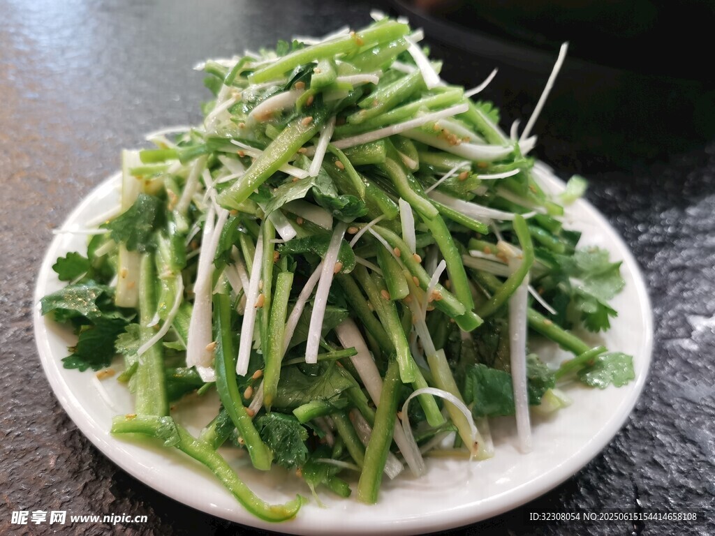 清炒萝卜苗