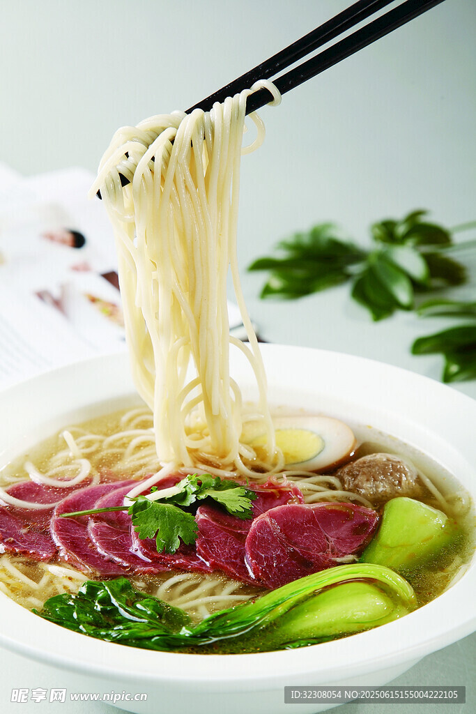 牛肉青菜拉面诱人画面