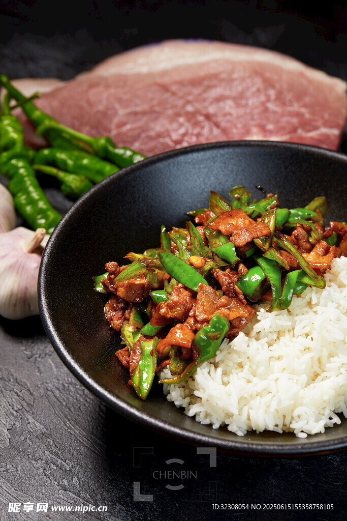 青椒肉丝盖饭 