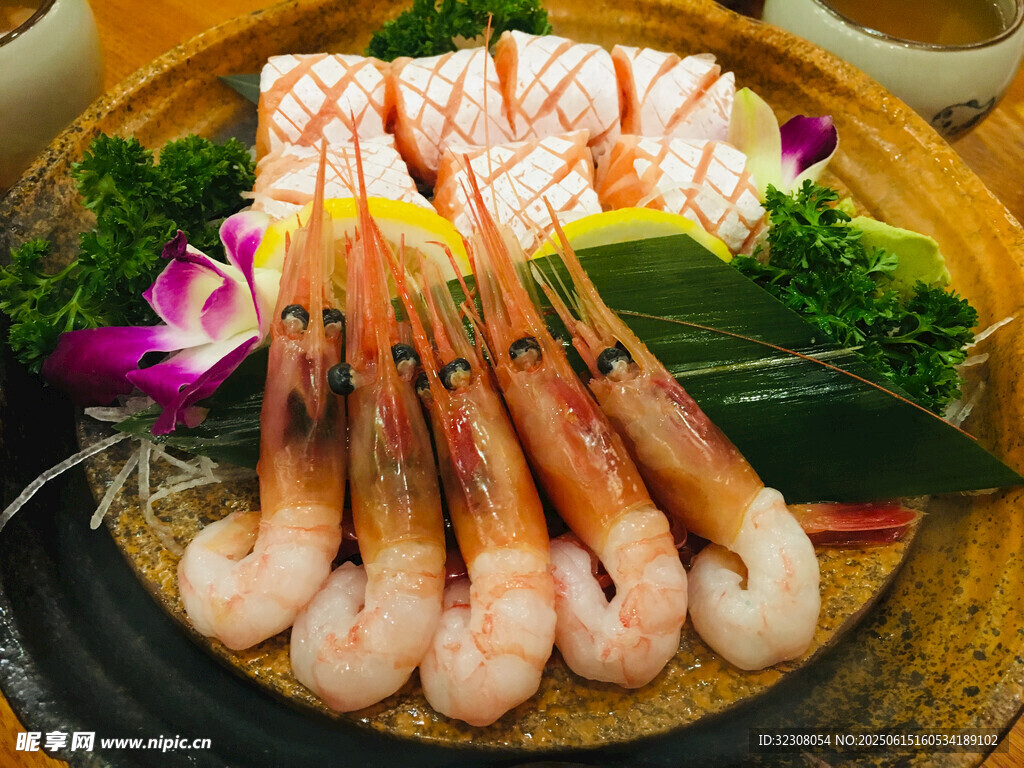 新鲜大虾摆盘精致诱人