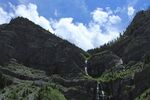 山间瀑布美景