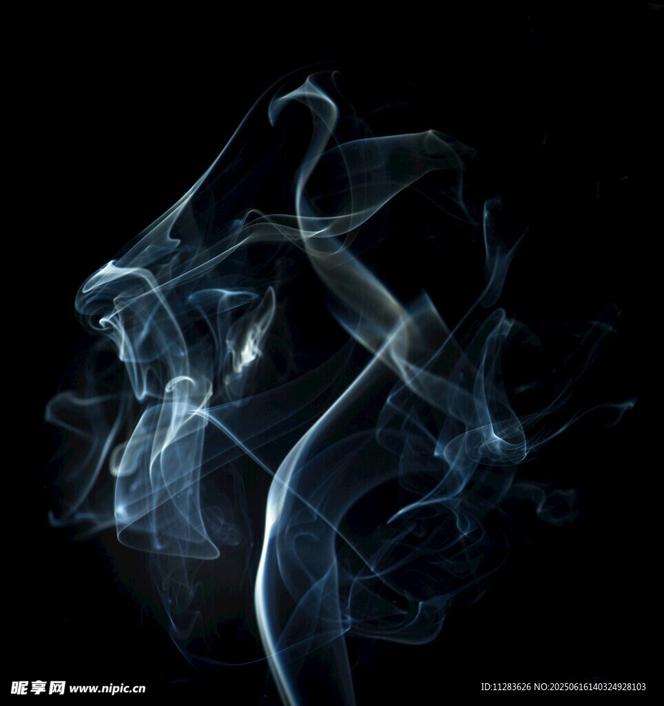 黑色背景下的梦幻烟雾形态