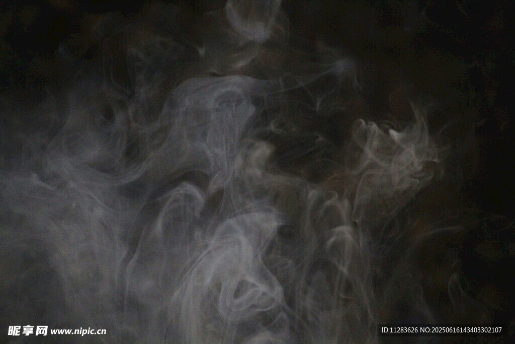 神秘烟雾中的奇幻景象
