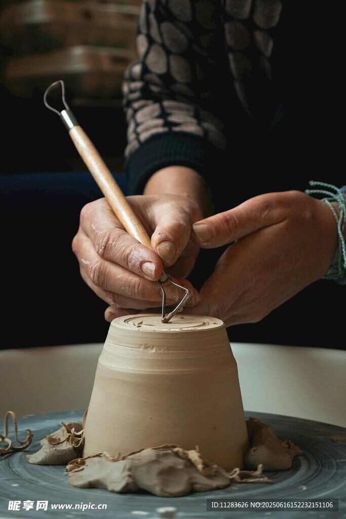 手工陶艺制作瞬间