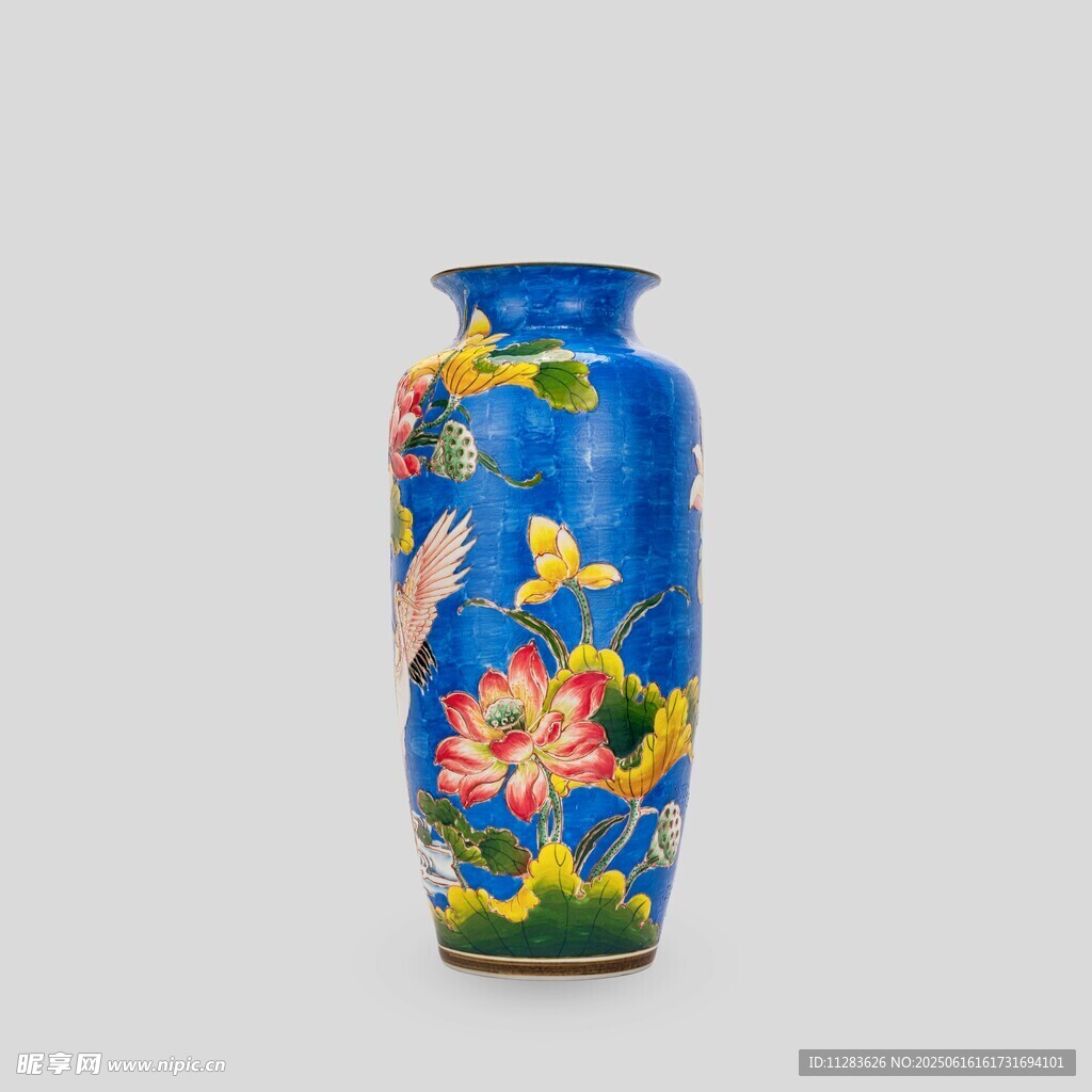 蓝色花卉飞鸟纹精美花瓶
