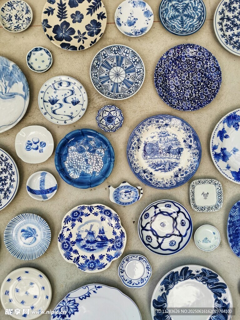 蓝白瓷盘集合
