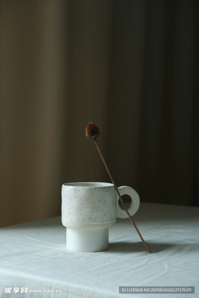简约白杯配木勺
