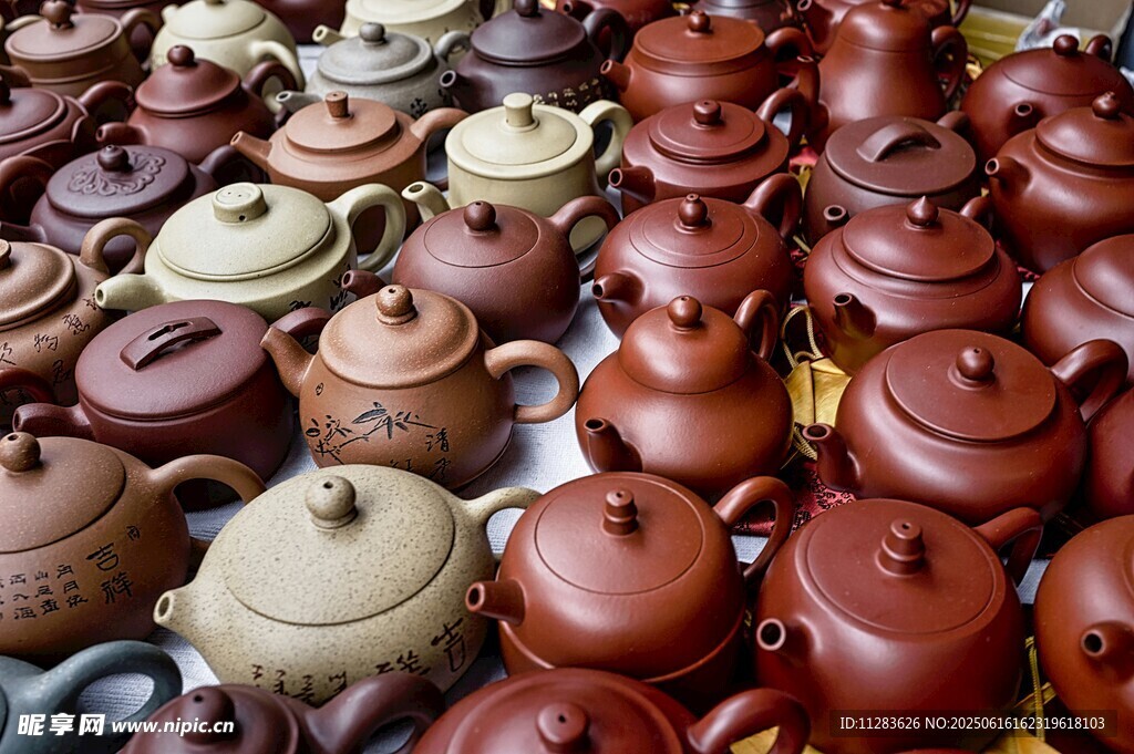 多彩紫砂壶陈列展示