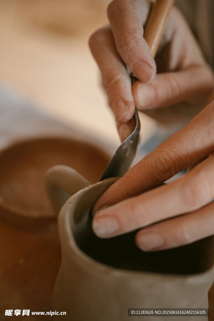 手工陶艺制作瞬间