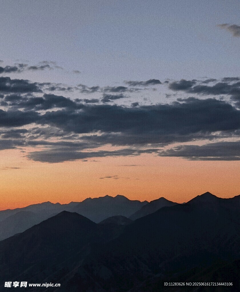 日暮群山景