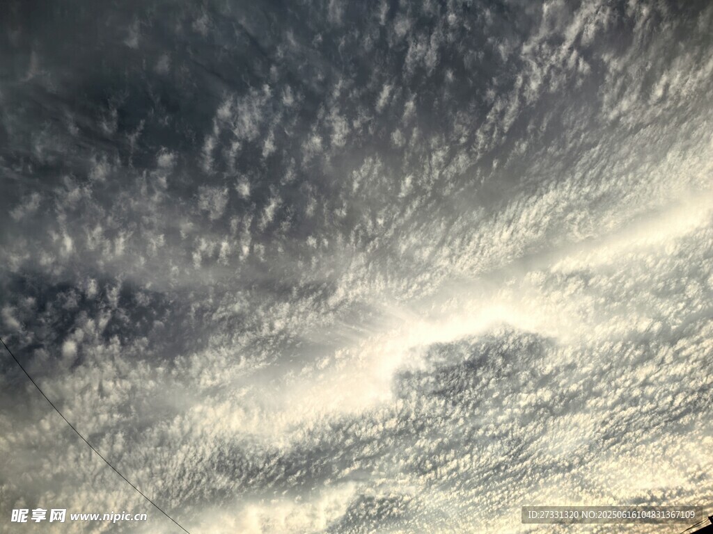 天空中的梦幻云层景观