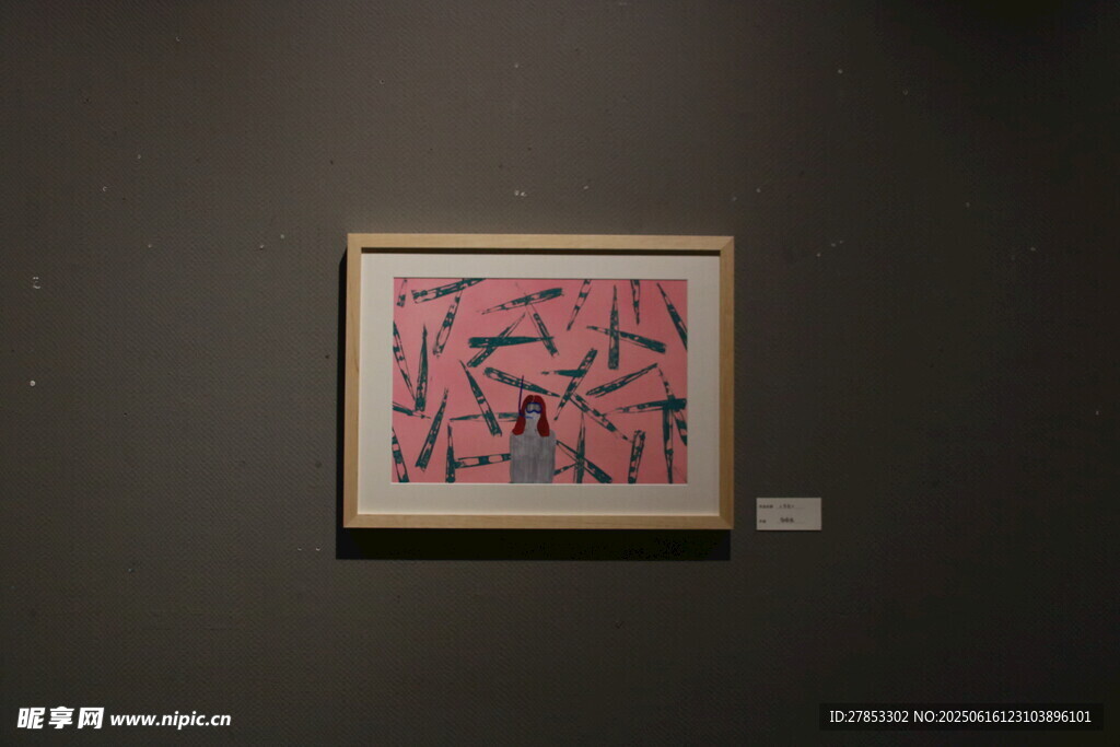 抽象画作展示于艺术空间