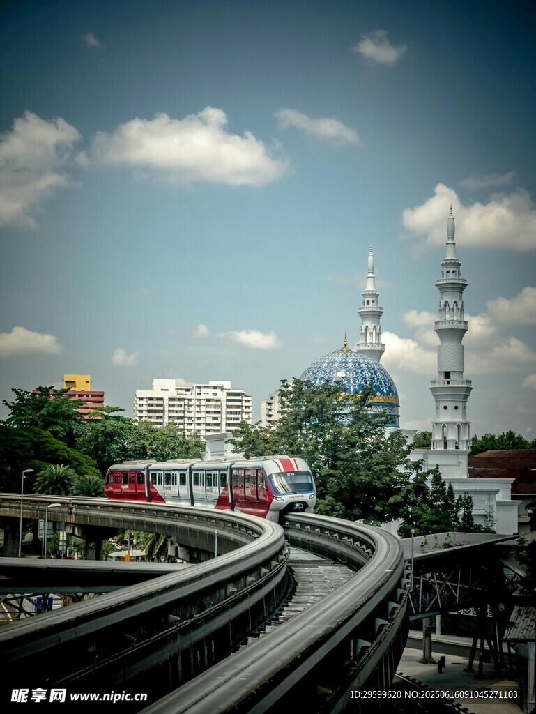 城市轻轨与现代建筑景观