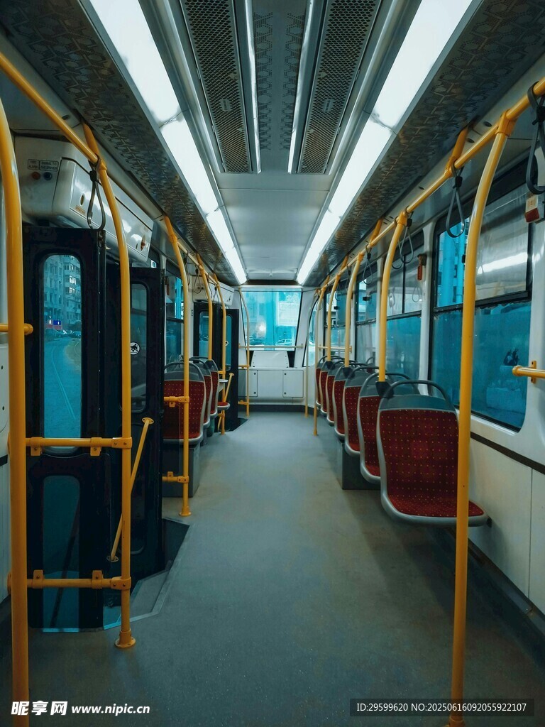 地铁车厢内景