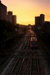 夕阳下铁轨上行驶的列车