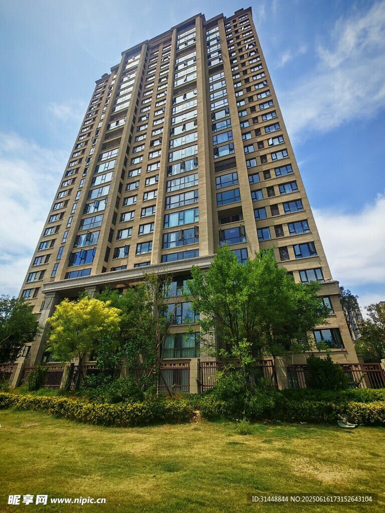 高层住宅与周边绿化景观