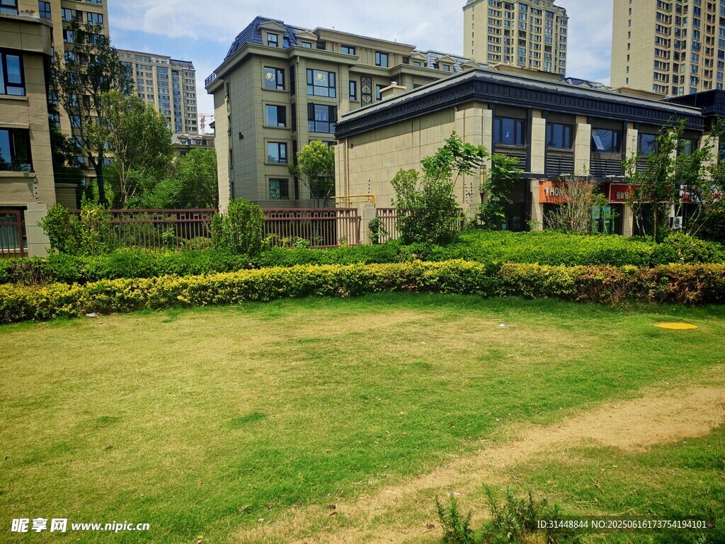 小区内的绿地与建筑景观