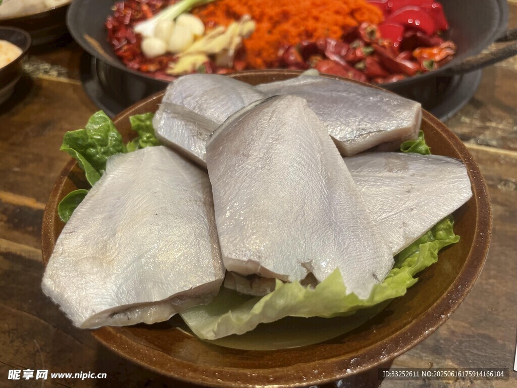 新鲜银鲳鱼 