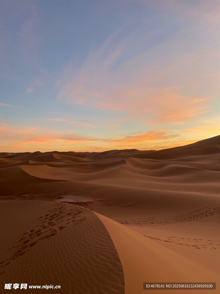 沙漠黄昏美景