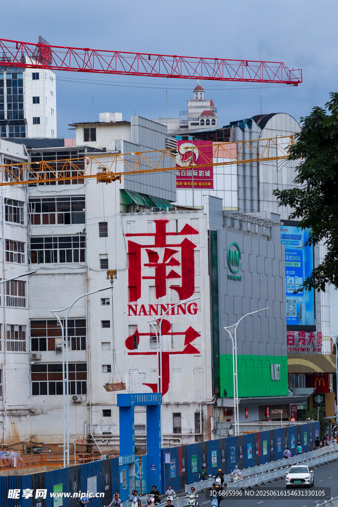 南宁城市建筑施工景象