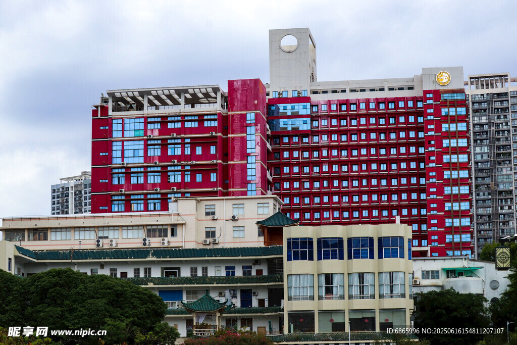 现代风格红色高楼建筑群