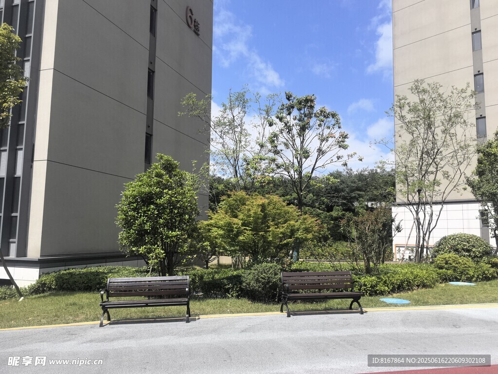 小区户外休憩场景