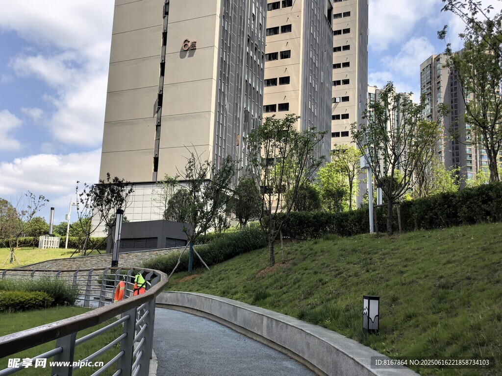 现代都市中的优美住宅区