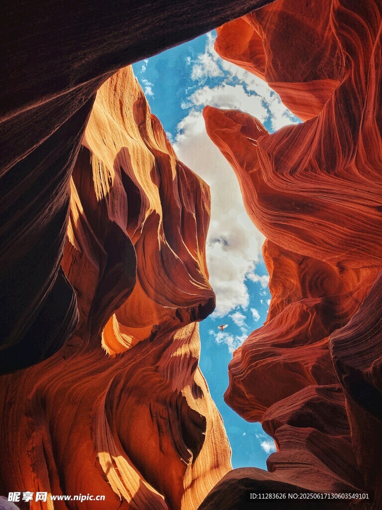 羚羊峡谷的壮丽自然景观
