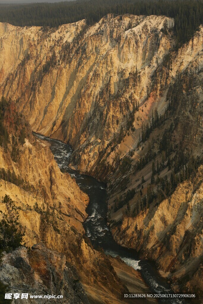 壮丽峡谷景观