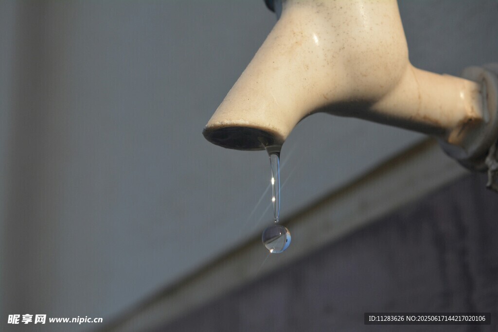 水龙头滴水场景